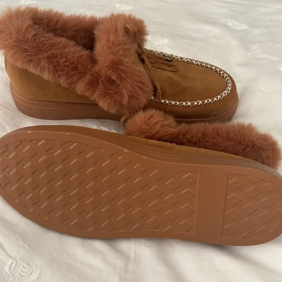 Faux suede slippers size 8 1/2 new without box - Picture 3 of 3